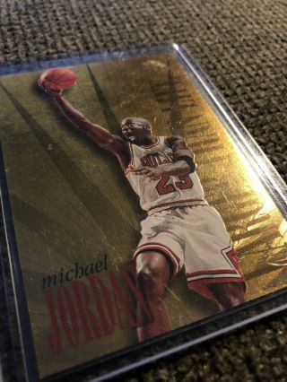 Michael Jordan 1995 - 96 Skybox Larger Than Life L1 Rare Gold Foil Insert