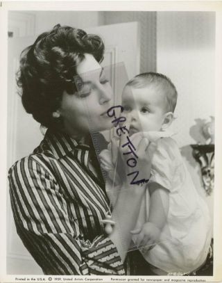 Ava Gardner & Baby Rare Candid On Set Photo 2