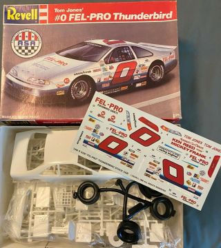 Tom Jones 0 Fel - Pro Thunderbird 7448 Revell Model Car Kit 1/25