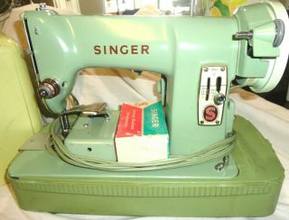 1958 Rare Vintage Green Singer 185J Sewing Machine w/ Case Attachments 2