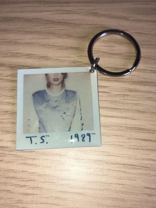 Taylor Swift - Official 1989 World Tour Keychain (rare, )