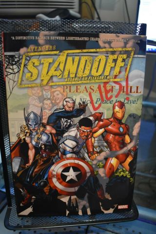 Avengers Standoff Marvel Deluxe Ohc Hardcover Rare Oop Thor Cap Iron Man Spencer