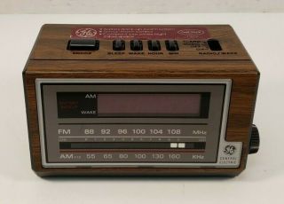 Vintage General Electric Ge Alarm Clock 7 - 4601a Am/fm Radio Woodgrain
