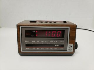 Vintage General Electric GE Alarm Clock 7 - 4601A AM/FM Radio Woodgrain 2