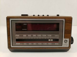 Vintage General Electric GE Alarm Clock 7 - 4601A AM/FM Radio Woodgrain 3