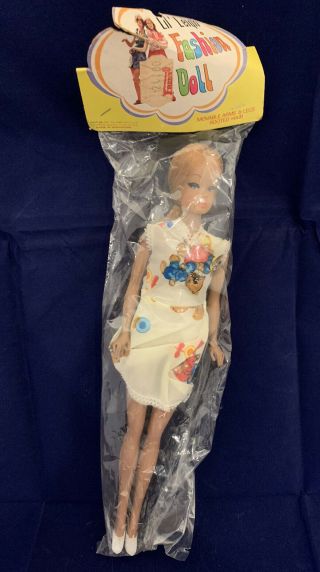 Vintage 1960s Lil’ Leigh Barbie Clone Doll In Package