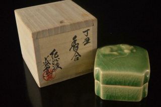 Z7532: Japan Kiyomizu - Ware Celadon Incense Container Tea Ceremony,  W/signed Box