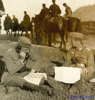 Port.  Photo: Rare Wehrmacht General W/ Adjutant On Field Phone; Russia