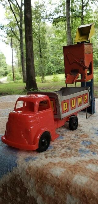 Vintage 1950’s Wyandotte Dump Truck And Gravel/sand Loader Set Toy