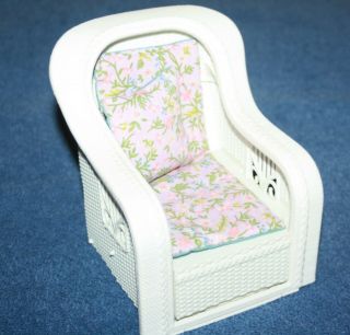 Vintage 1983 Mattel Barbie White Wicker Chair Pull Out Lounge W/pad And Pillow