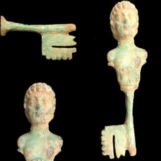 Rare Ancient Roman Bronze Period Key With Statue - 200 - 400 Ad (1)