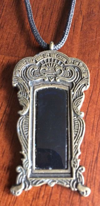 Very Rare Mirror Of Erised Harry Potter Warner Bros Necklace 2001