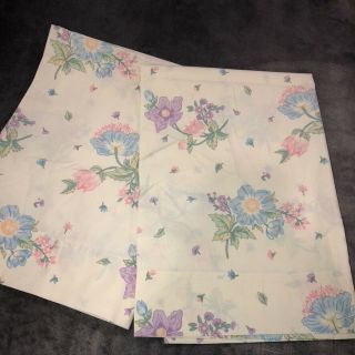 Vintage Wamsutta Ultracale Set Of 2 Standard Pillowcases Pastel Florals On White