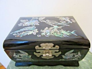 VINTAGE BLACK LACQUERED CHINESE WOODEN JEWELRY BOX WITH MOTHER OF PEARL INLAY 3