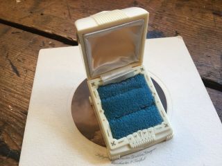 Antique Vintage Celluloid Ring Presentation Box Ivory With Embossed Fleur - De - Lis