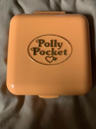 Polly Pocket Vintage 1989 Polly’s Townhouse Compact with Dolls Complete 3