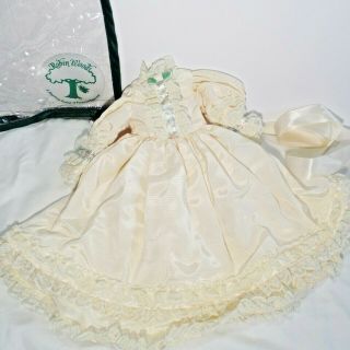 Vintage Robin Woods Outfit - Ivory Long Dress And Ribbon For 14 " Doll