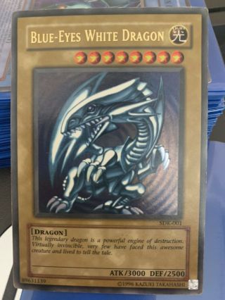 Ultra Rare Yugioh Blue Eyes White Dragon Sdk - 001 Card Holo