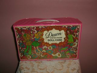 Pre - Owned/little Usage Showing On It Topper Doll Case: Dawn And Her Friends