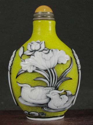Chinese Mandarin Duck Carved Peking Overlay Glass Snuff Bottle
