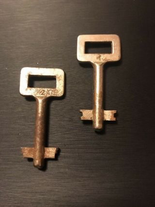 Set Of 2 Antique Square Bow Solid Barrel Double Bit Skeleton Keys 2