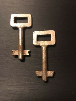 Set Of 2 Antique Square Bow Solid Barrel Double Bit Skeleton Keys 3