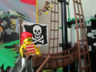 Vintage (1989) LEGO Pirates set 6270 Forbidden Island - VERY RARE 2