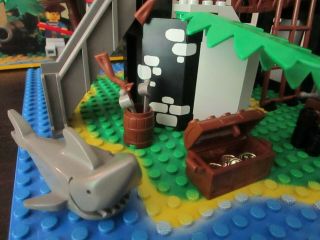 Vintage (1989) LEGO Pirates set 6270 Forbidden Island - VERY RARE 3