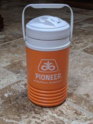 Pioneer Seed Corn Igloo 1/2 Gal.  Water Jug Rare Orange With Spout Thermos