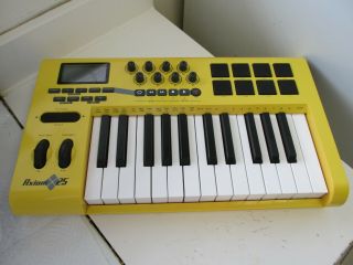 M - Audio Axiom25 25 Key Usb Midi Keyboard Controller - Yellow - Rare