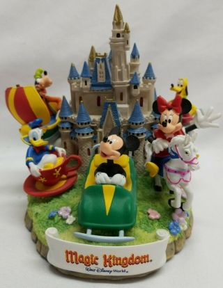 Rare Disney Magic Kingdom Castle Mickey Minnie Donald Goofy Pluto Cinderella