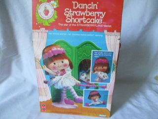 Vintage 5.  5 " 1983 Kenner Dancin Strawberry Shortcake Doll Nib