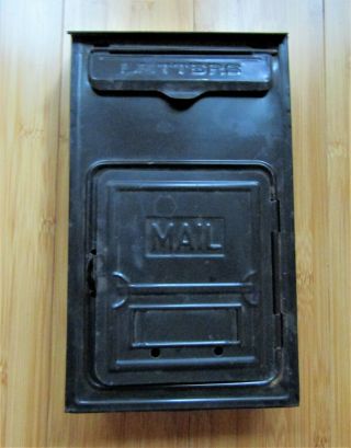 Mail Box Vintage Metal Wall Mount 9.  5  Letter Slot Lock Door Tin