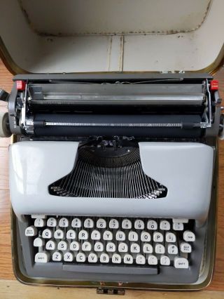 Vintage Antique ROYAL Portable Typewriter with Case 3