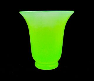 Rare Signed 20th Century Murano Cenedese Art Glass Vase Glowing Green Uranium