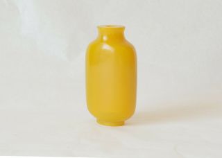 Antique Chinese Qing Dynasty 19th Century Imperial Yellow Glass Snuff Bottle 3