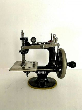 Rare Antique Vintage Singer Toy Small Child Sewing Machine