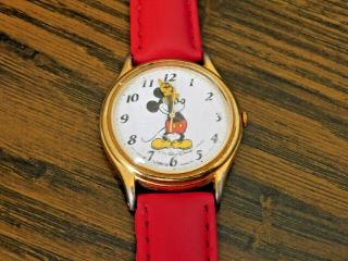 Vintage Lorus Mickey Mouse Watch Gold Tone Battery,  Band V515 - 6000 A1