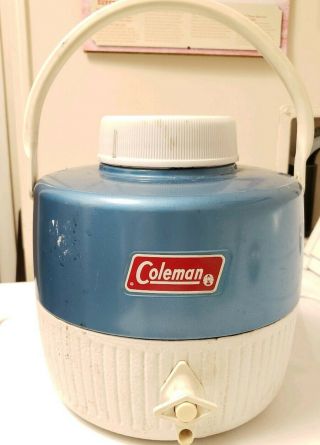 Vintage 1976 Coleman Cooler Jug Drink Dispenser Gallon With Cup Rare Blue Metal