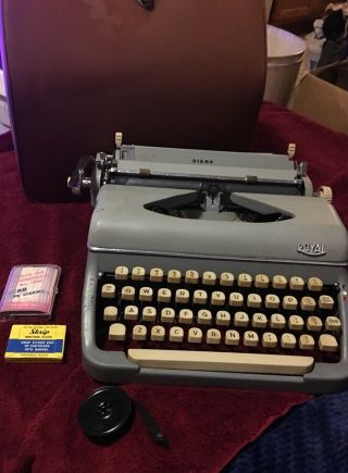 Royal Diana Vintage Grey Typewriter With Leather Carrying Case Rare