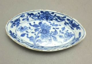 ANTIQUE CHINESE LATE MING/EARLY QING KANGXI SMALL OVAL BLUE AND WHITE DISH 2