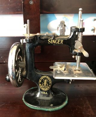 Antique Portable Singer Toy Sewing Machine Hand Crank Display Model Rare