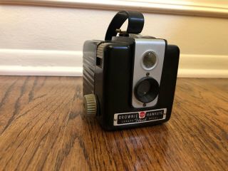 Antique Vtg Kodak Brownie Hawkeye Flash Model Box Camera (1949 - 1961)