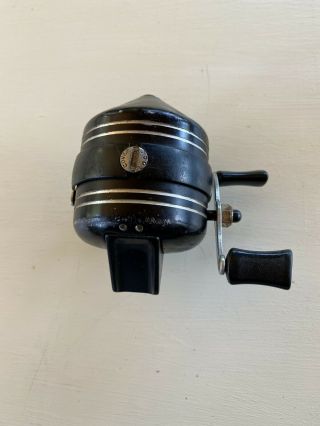 Vintage Zebco 606 Spincasting Fishing Reel W/ Metal Foot Made In Usa Great Shape