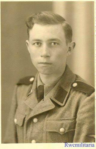 Port.  Photo: Rare Studio Pic Young German Elite Waffen Mann Soldier Posed (2)