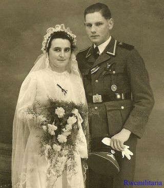 Port.  Photo: Rare Studio Pic German Elite Waffen Soldier W/ Wound Badge & Bride