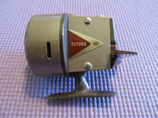 Vintage South Bend Futura 101 Spin Cast Fishing Reel Patent Pending USA Rare 2