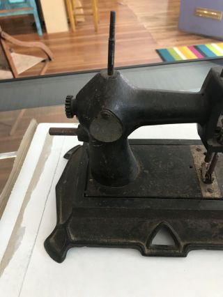 Vintage Muller No.  19 Child’s Toy Sewing Machine salesman sample 2