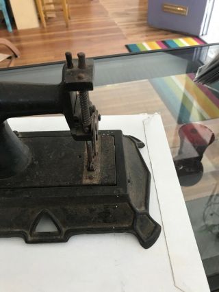 Vintage Muller No.  19 Child’s Toy Sewing Machine salesman sample 3