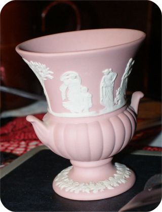 Rare Pink Color Wedgwood Antique Angels Cupids Trinket Box Ap.  5 " Mini Vase 3.  2